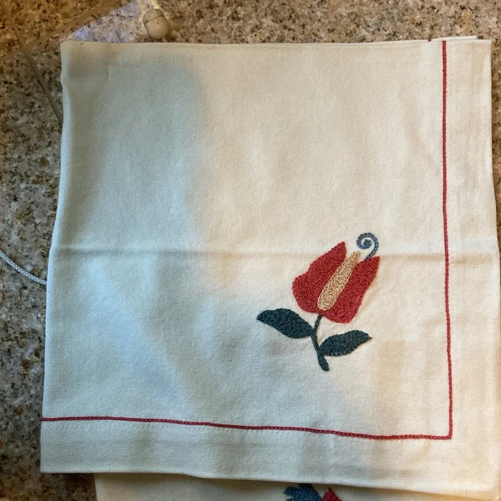 Williams Sonoma Napkins 100% Cotton NWOT Floral Embroidered Big Ecru/Coral Motif